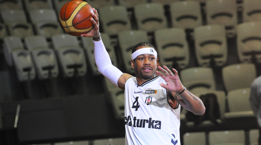 FOTO: Allen Iverson é apresentado com festa à torcida do Besiktas