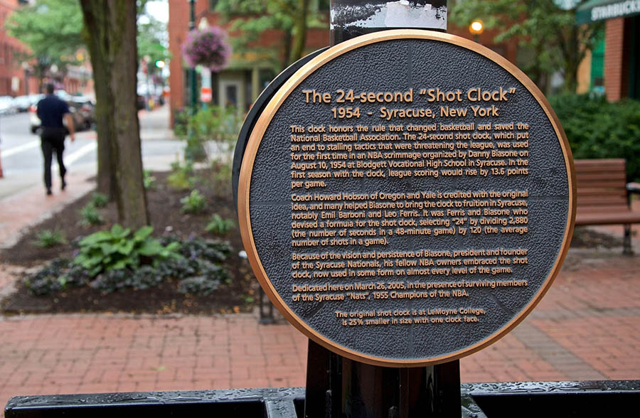 syracuse monumento allo shot clock